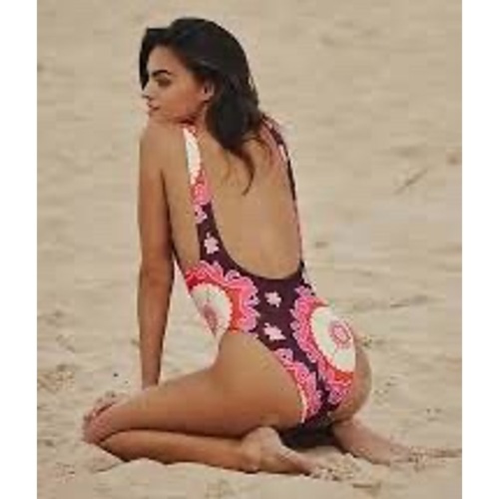 AGUA BENDITA Cleonie
Tribeca One-Piece Swimsuit Scoop Back High Cut NWT M - Picture 4 of 9